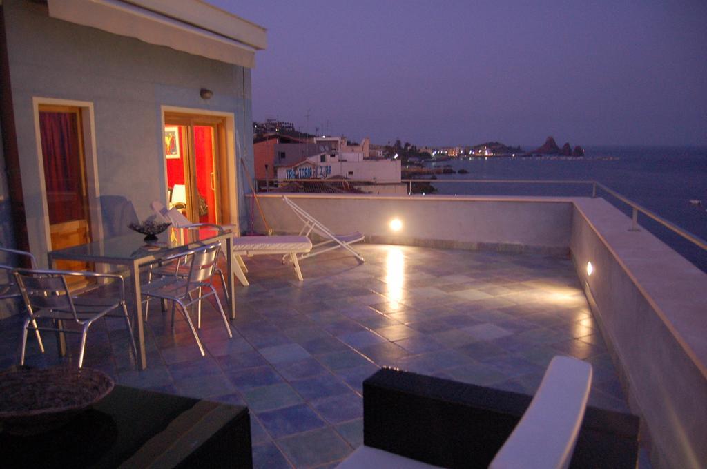 La Terrazza Sul Mare Bed & Breakfast Aci Castello Ruang foto