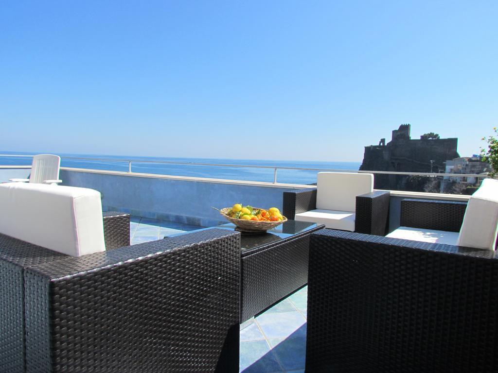 La Terrazza Sul Mare Bed & Breakfast Aci Castello Bagian luar foto