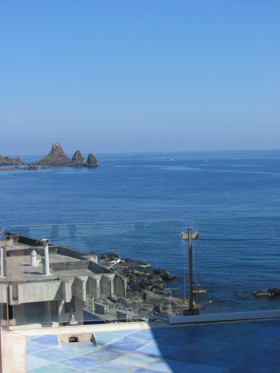 La Terrazza Sul Mare Bed & Breakfast Aci Castello Bagian luar foto